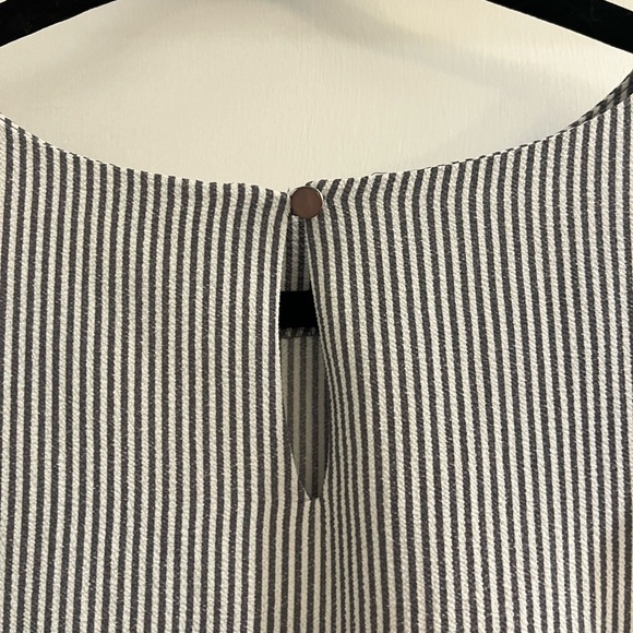 Gray and white stripes . Size xl . - Picture 2 of 4